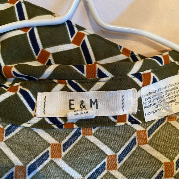 Pattern Wrap Dress - Picture 5 of 7